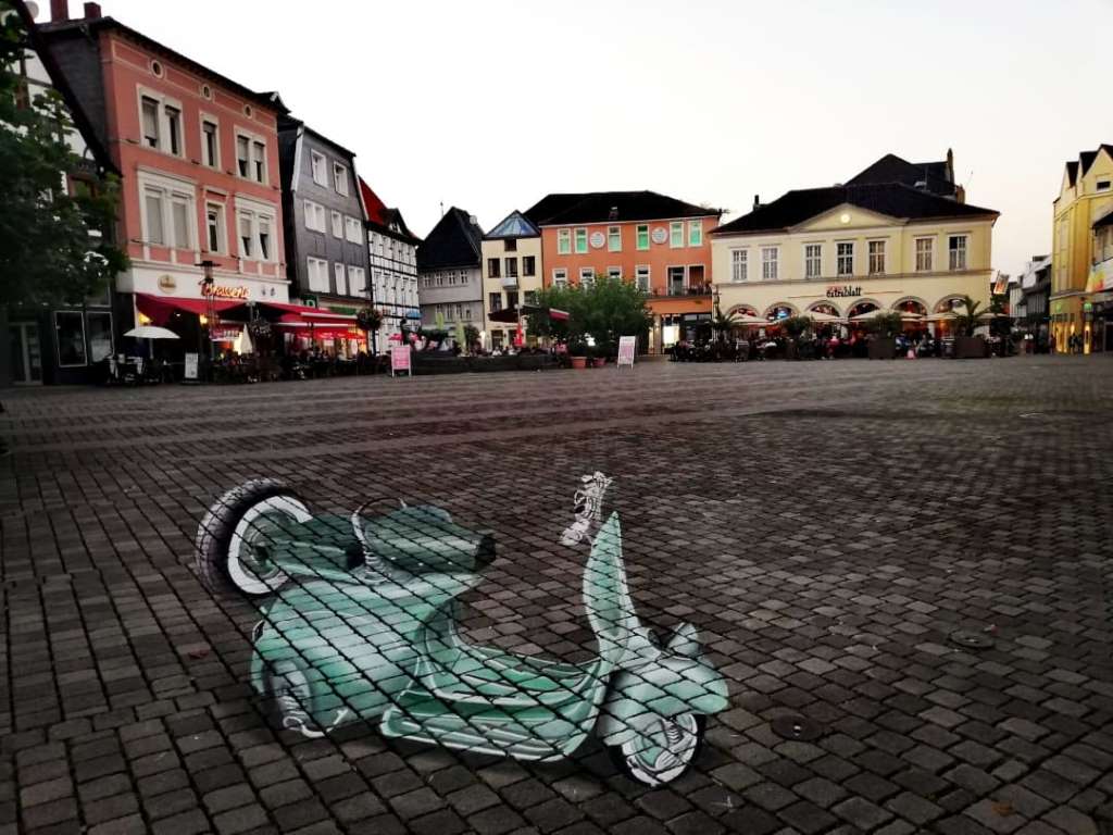 3D Straßenmalerei in Unna geparkte Vespa