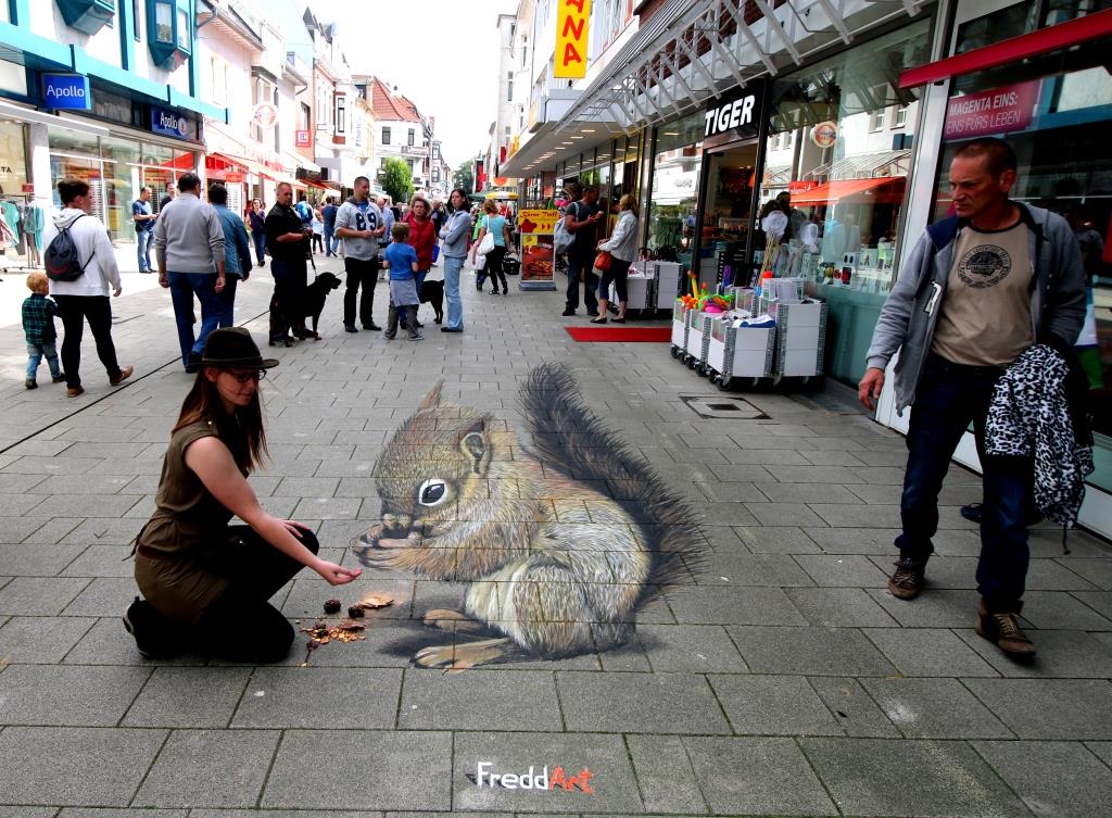"The squirrel: problems in hands are lighter than at heart" White Stripes 3D streetpainting in Wilhelmshaven