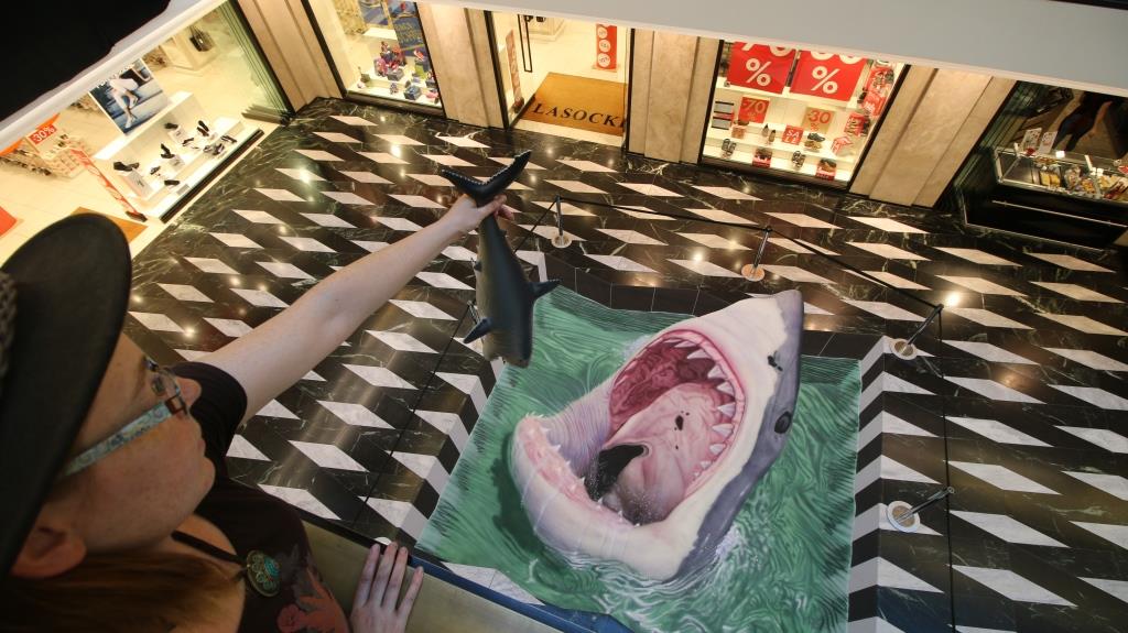 "Feeding my shark" 3D streetart in Münster