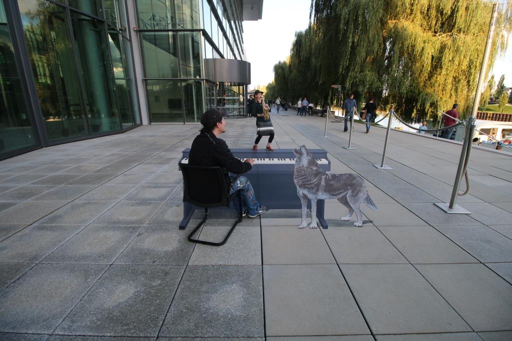 "Streetmusic with a wolf" 3D streetart in Wolfsburg