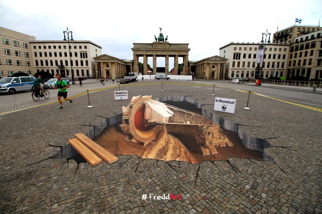 "Get beyond coal!" 3D streetart in Berlin